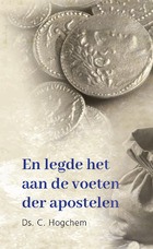 En legde het aan de voeten der apostelen