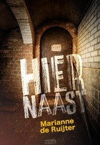 Hiernaast