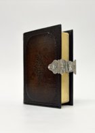 Antiek geb. met zilveren slot