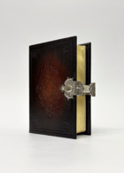 Antiek geb. met zilveren slot